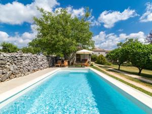 Bazén v ubytovaní Holiday Home Tomazin by Interhome alebo v jeho blízkosti + 18 fotografií