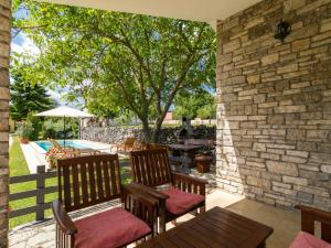 Vonkajšia záhrada v ubytovaní Holiday Home Tomazin by Interhome