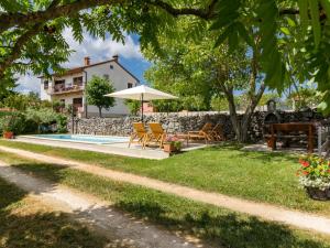 Vonkajšia záhrada v ubytovaní Holiday Home Tomazin by Interhome