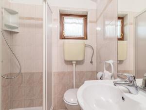 Kúpeľňa v ubytovaní Holiday Home Tomazin by Interhome