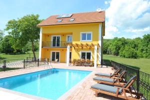 Bazén v ubytovaní Villa Parta near Trilj, private pool alebo v jeho blízkosti