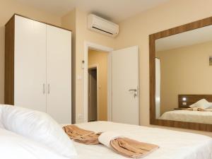 Postel nebo postele na pokoji v ubytování Apartment Baba Nevenka by Interhome