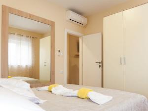 Postel nebo postele na pokoji v ubytování Apartment Baba Nevenka by Interhome + 20 fotografií