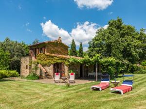 A garden outside Holiday Home Ginestra by Interhome