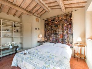 A bed or beds in a room at Holiday Home Ginestra by Interhome