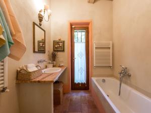 A bathroom at Holiday Home Ginestra by Interhome