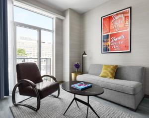 Ein Sitzbereich in der Unterkunft Gansevoort Meatpacking