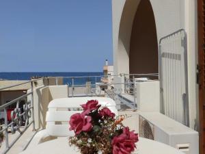 A balcony or terrace at Alexandra Hotel