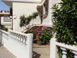 A balcony or terrace at Alexandra Hotel