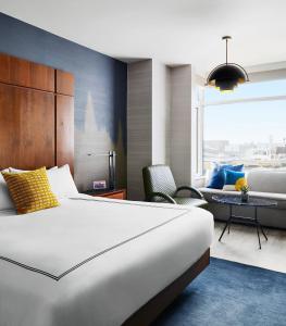 Ein Bett oder Betten in einem Zimmer der Unterkunft Gansevoort Meatpacking