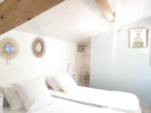 a white room with white pillows and a couch at UN OASIS EN PROVENCE in Aubagne +35 photos