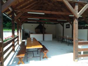 Restaurant o un lloc per menjar a Penzion pod Vlkolíncom