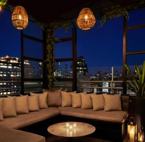 Ein Sitzbereich in der Unterkunft Gansevoort Meatpacking