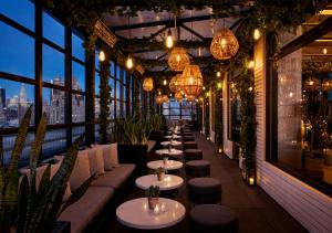 Ein Sitzbereich in der Unterkunft Gansevoort Meatpacking