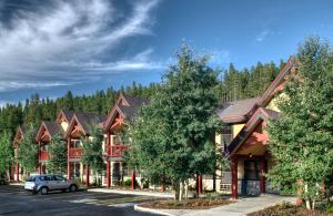 a row of houses with cars parked in a parking lot at Breck Inn in Breckenridge