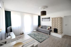 A seating area at Best Apartman Lelle