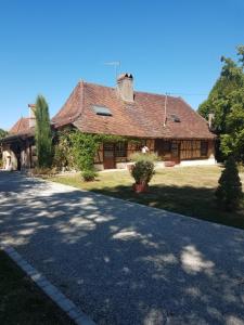 a house with a road in front of it at Ferme bressane les Arums in Mervans