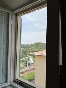 Nespecifikovaný výhled na hory nebo výhled na hory při pohledu z penzionu