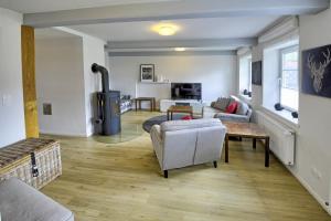 a living room with two couches and a fireplace at fewo1846 - Landliebe - idyllisch gelegene Wohnung mit 2 Schlafzimmern und Garten in Husby