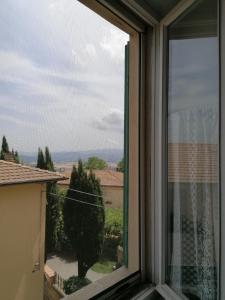 a window with a view of a yard at Casa Mosaico in Volterra