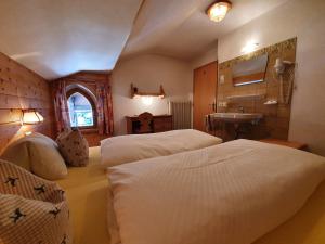 En eller flere senge i et værelse på Gaestehaus Tirolergruss