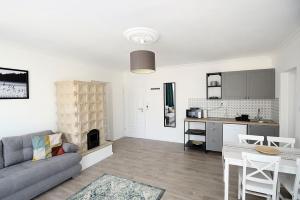A kitchen or kitchenette at Best Apartman Lelle