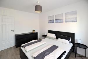 A bed or beds in a room at Best Apartman Lelle