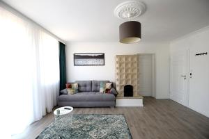 A seating area at Best Apartman Lelle Még 37 kép