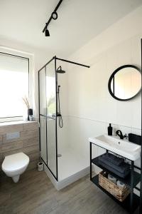 A bathroom at Best Apartman Lelle