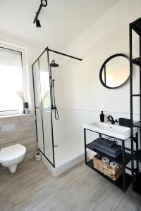 A bathroom at Best Apartman Lelle