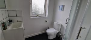 A bathroom at Merrifield House Devon