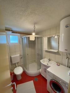 Koupelna v ubytování Apartman KALJEVIĆ