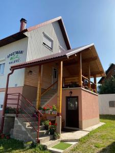 Budova, kde se apartmán nachází