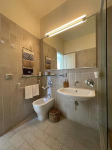 A bathroom at Villa Marisa - La Guarida