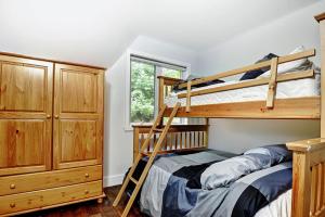 Poschodová posteľ alebo postele v izbe v ubytovaní Chalets Alpins 44 Chemin des Skieurs