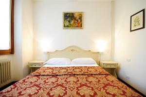 Postel nebo postele na pokoji v ubytování Hotel Terzo Crotto