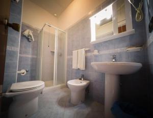 a bathroom with a toilet and a sink at Hotel Angelino in Ischia
