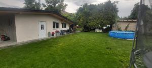 Vonkajšia záhrada v ubytovaní Bungalov Silvie