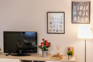 a flat screen tv sitting on top of a table at La Casina di Nello in Montepulciano