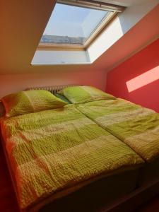 En eller flere senge i et værelse på gemütliche Zimmer im Einfamilienhaus