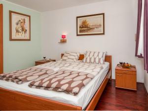 Postel nebo postele na pokoji v ubytování Holiday Home Maja by Interhome
