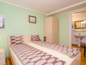 Postel nebo postele na pokoji v ubytování Holiday Home Maja by Interhome