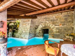 Bazén v ubytování Holiday Home Il Mulinaccio by Interhome nebo v jeho okolí
