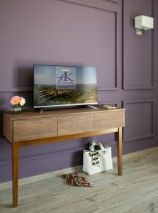 TV a/nebo společenská místnost v ubytování Archontiko Kiverniti