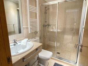 Kúpeľňa v ubytovaní Malibu Mansion Club la Costa World with Sea View and hydromassage bath in Mijas Costa