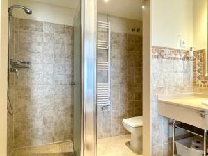 Kúpeľňa v ubytovaní Malibu Mansion Club la Costa World with Sea View and hydromassage bath in Mijas Costa