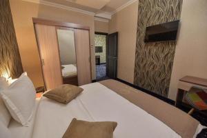 Voodi või voodid majutusasutuse Welcome Inn Hotel toas