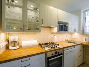Dapur atau dapur kecil di Holiday Home Viewpoint Tower by Interhome
