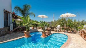 Swimmingpoolen hos eller tæt på Villa Malaga con Jacuzzi Piscina vallada Barbacoa By AndaraHolidays