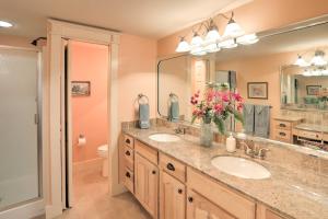 a bathroom with two sinks and a large mirror at Beautiful Central Fayetteville Townhome with Views! in Fayetteville +25 photos